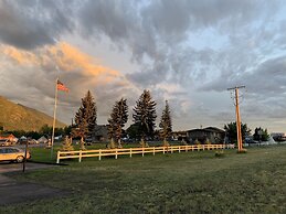 Glacier Basecamp Lodge