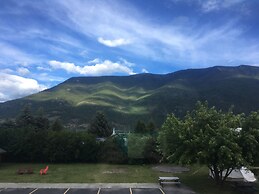 Glacier Basecamp Lodge