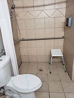 Days Inn & Suites by Wyndham Cleburne TX