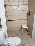 Days Inn & Suites by Wyndham Cleburne TX