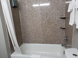 Days Inn & Suites by Wyndham Cleburne TX