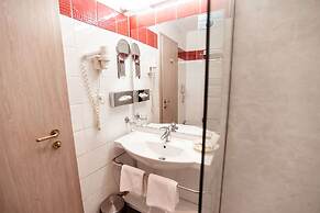 Best Western Plus Lido Hotel