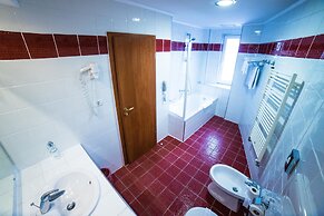 Best Western Plus Lido Hotel