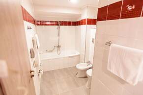 Best Western Plus Lido Hotel