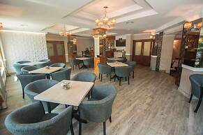 Best Western Plus Lido Hotel
