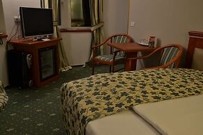 Best Western Plus Lido Hotel