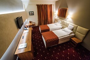Best Western Plus Lido Hotel