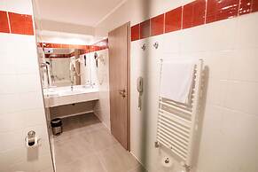 Best Western Plus Lido Hotel