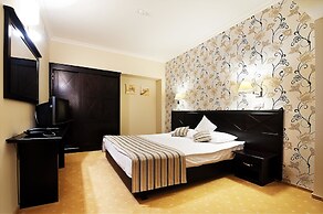 Best Western Plus Lido Hotel