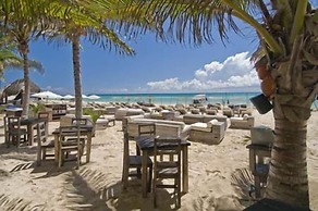 Encanto Corto Maltes Ocean Front Luxury Vacation Condos