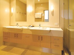 Oaks Melbourne on Lonsdale Suites