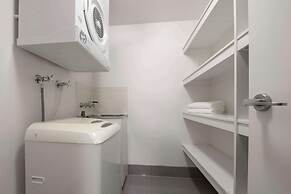 Oaks Brisbane on Charlotte Suites