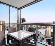 Oaks Brisbane on Charlotte Suites