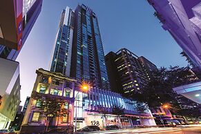 Oaks Brisbane on Charlotte Suites