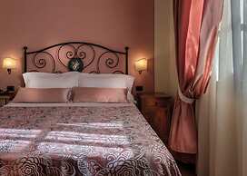 Hotel Casolare Le Terre Rosse