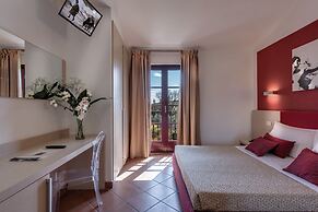Hotel Casolare Le Terre Rosse