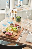 The Lugger Hotel
