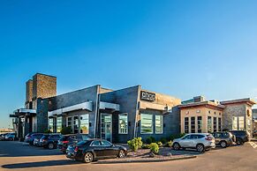 Sandman Hotel & Suites Winnipeg Airport