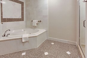 Drury Inn & Suites West Des Moines