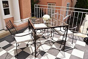 JH Adams Inn, Trademark Collection by Wyndham