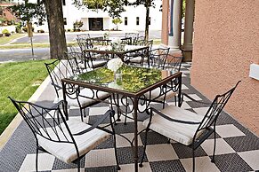 JH Adams Inn, Trademark Collection by Wyndham