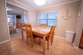 Dockside Inn & Resort