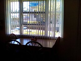 Dockside Inn & Resort