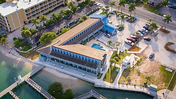 Dockside Inn & Resort