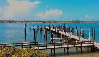 Dockside Inn & Resort