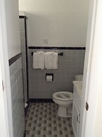 Dockside Inn & Resort