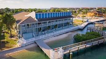 Dockside Inn & Resort