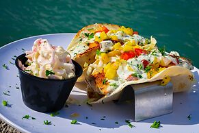 Dockside Inn & Resort