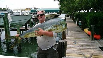 Dockside Inn & Resort