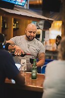 Dockside Inn & Resort