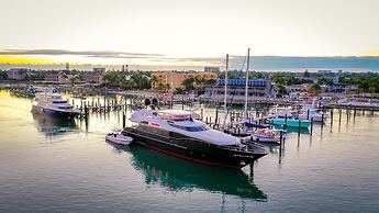 Dockside Inn & Resort