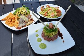 Dockside Inn & Resort