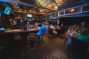 Dockside Inn & Resort