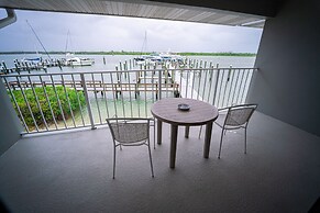 Dockside Inn & Resort