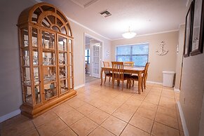 Dockside Inn & Resort