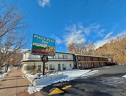 Pikes Peak Inn
