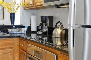 Regal Oaks Resort Vacation Townhomes by IDILIQ