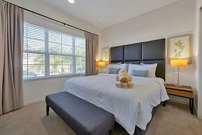 Regal Oaks Resort Vacation Townhomes by IDILIQ