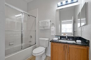 Regal Oaks Resort Vacation Townhomes by IDILIQ