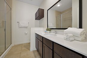 Regal Oaks Resort Vacation Townhomes by IDILIQ