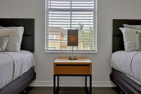 Regal Oaks Resort Vacation Townhomes by IDILIQ