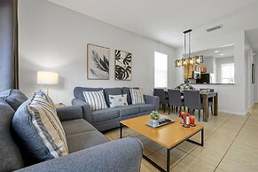 Regal Oaks Resort Vacation Townhomes by IDILIQ