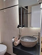 Amerisa Suites & Villa