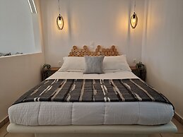 Amerisa Suites & Villa