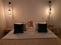 Amerisa Suites & Villa