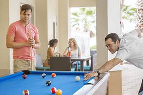 The Point Hotel & Suites